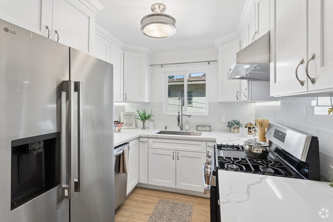 Interior Photo - 604 E Orange Grove Ave