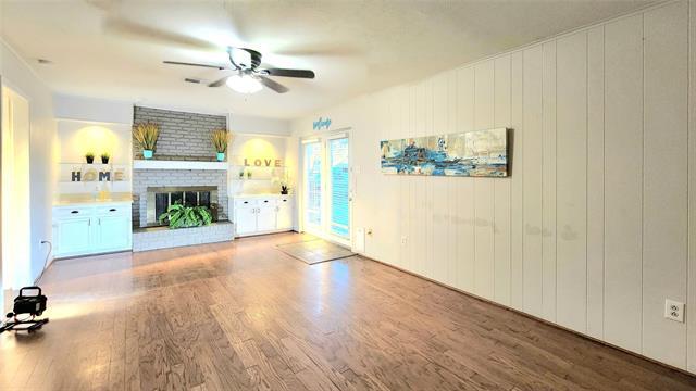 Building Photo - 1911 Greenhaven Dr