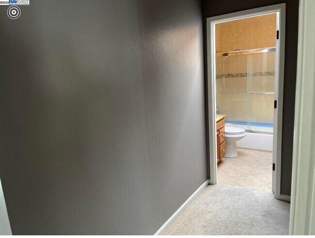 Building Photo - 117 Day St