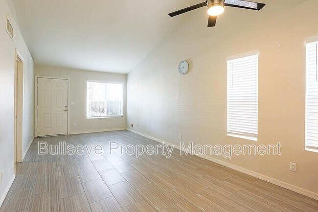 Building Photo - 3229 E Crescent Ave