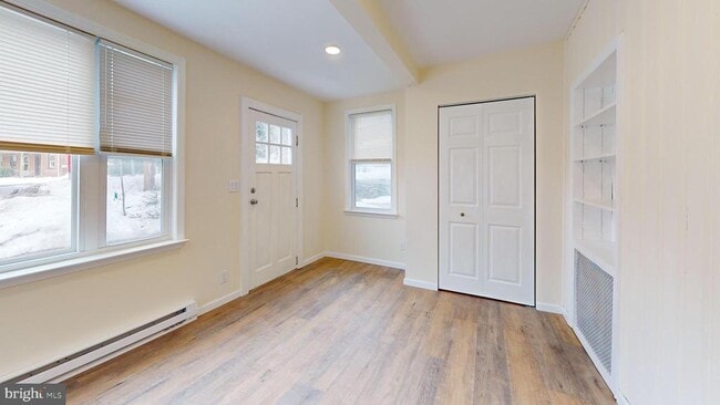 Building Photo - 824 Kintner Rd