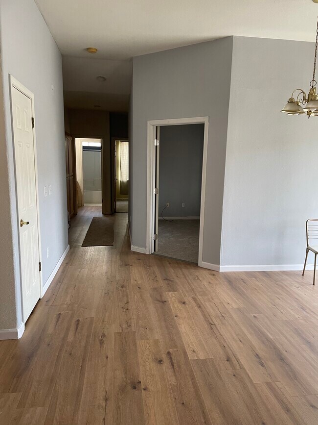 Building Photo - 550 Hearth Way