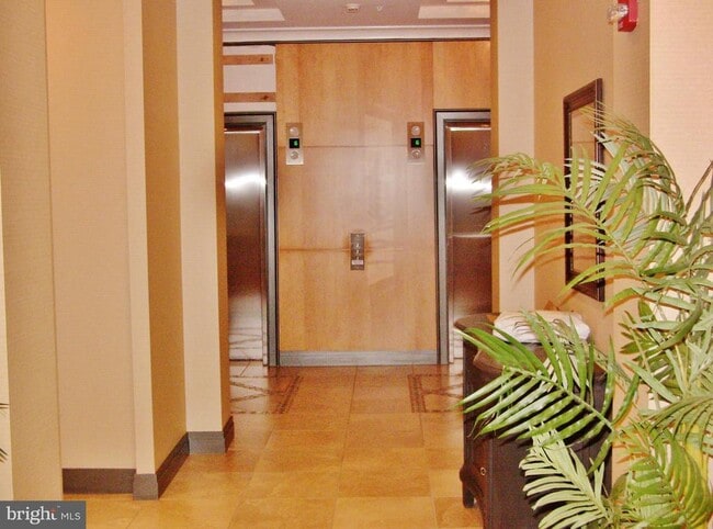 Building Photo - 1220 N Fillmore St