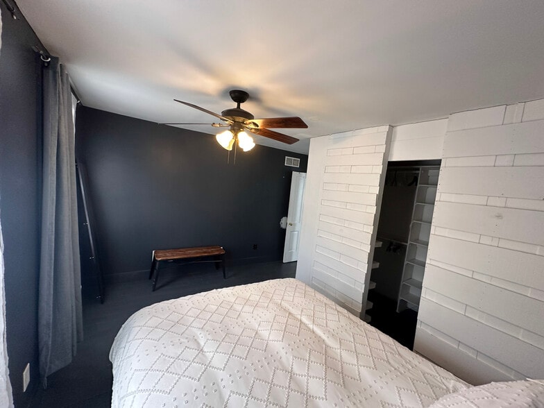 Building Photo - 1163 Say Ave