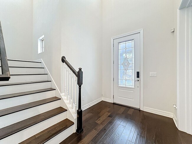 Building Photo - Executive Home with 5 bedrooms / four 1/2 ...