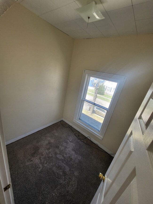 Building Photo - 327-329 6th Ave