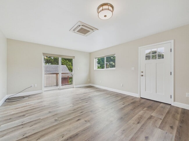 Building Photo - Brand New 1BD/1BA ADU with Private Deck, In-Unit Laundry & Parking – Prime Oakland Location