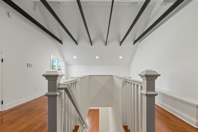 Building Photo - 50 Pondview Rd