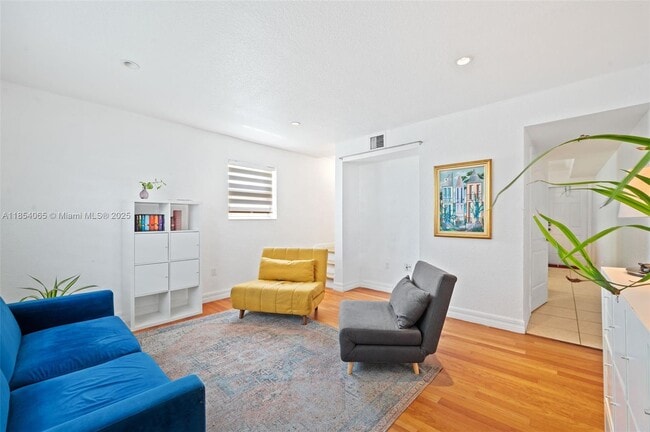 Building Photo - 1701 N Treasure Dr
