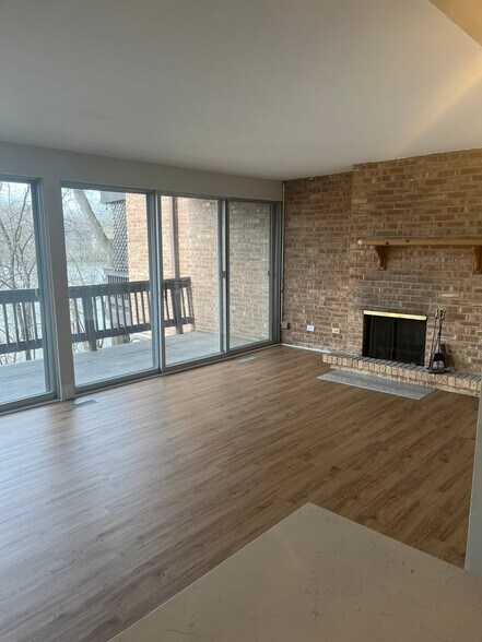 Building Photo - 5509 E Lake Dr