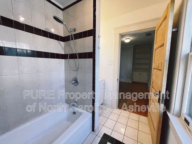 Building Photo - 114 Hillside St