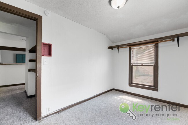 Building Photo - 3 Bedroom 1 Bath for rent | Seneca and McC...