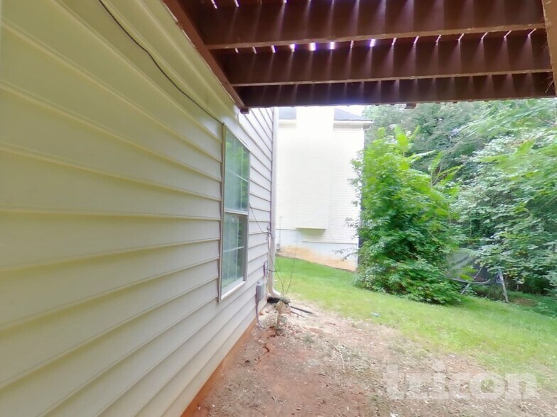 Building Photo - 1008 Carriage Trace Cir