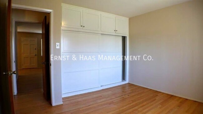 Building Photo - 734 Linden Ave
