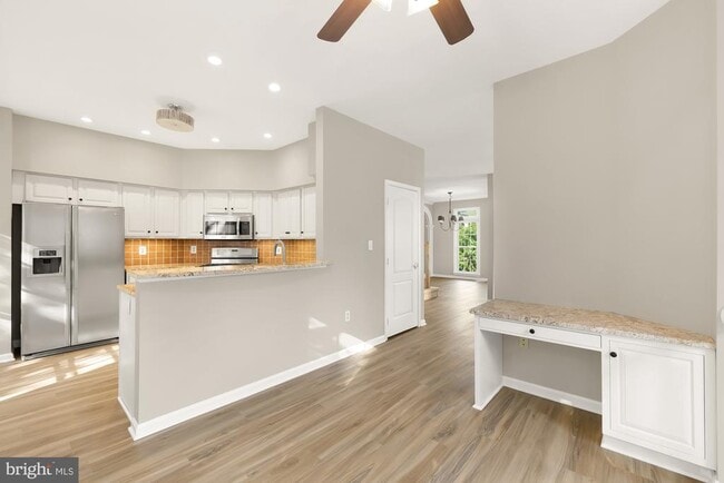 Building Photo - 5527 Sully Lake Dr