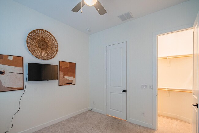 Building Photo - 3850 E Crittenden Ln