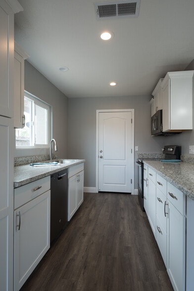 Building Photo - 569 Argonaut St