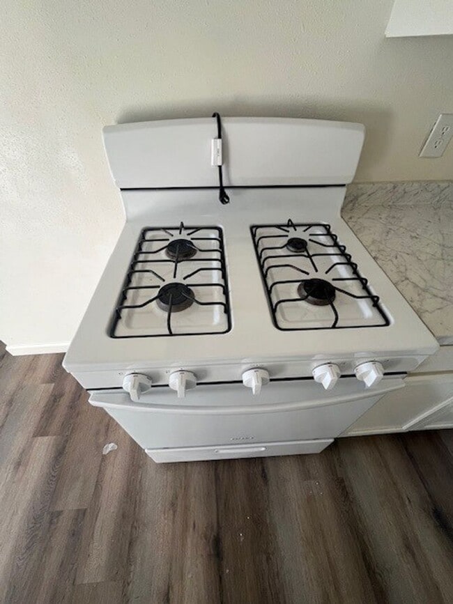 Building Photo - 611 S Garden St