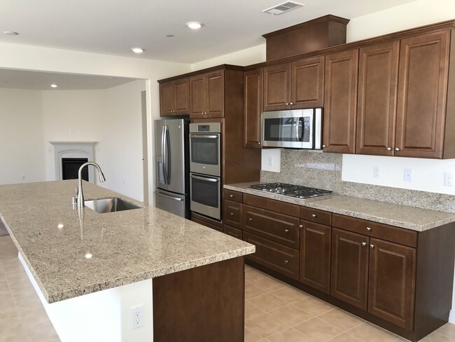 Building Photo - 5 bed home in RiverBend community, Eastval...
