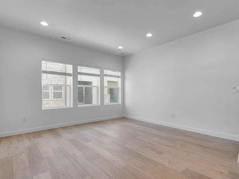 Building Photo - 572 N Buffalo Grass Ln
