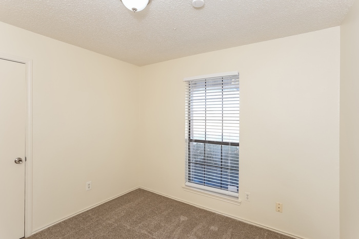 Building Photo - 827 Bentle Ct