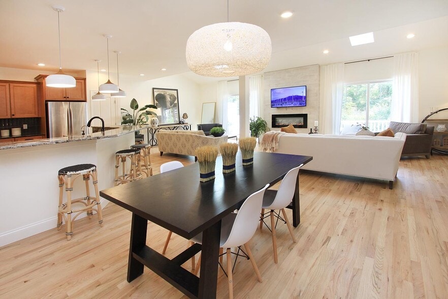 dinning - 131 Mill St