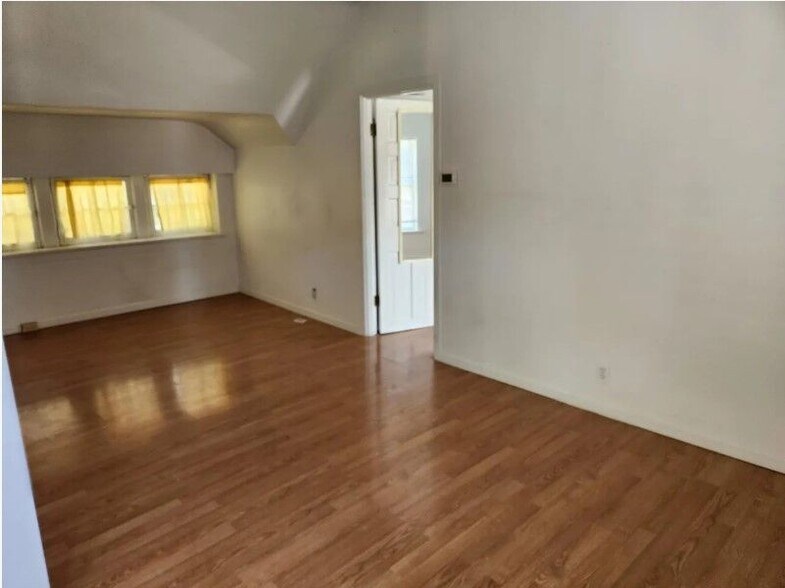 Building Photo - 4414 W Pine Blvd
