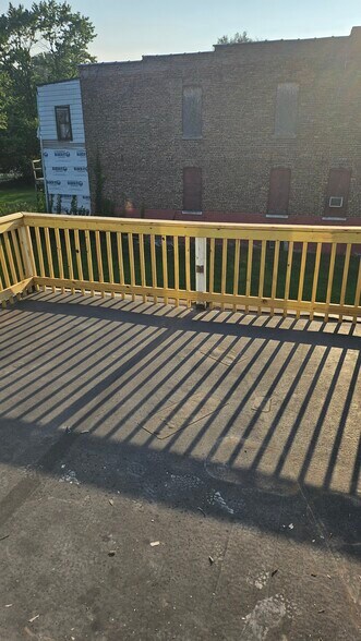 Building Photo - 2155 W 9th Ave