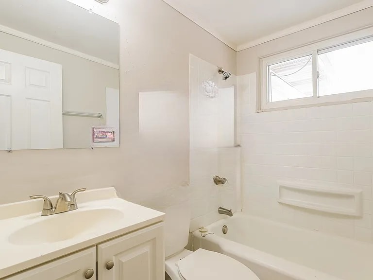 Building Photo - 24 St Laurence Dr