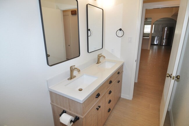 Building Photo - 3 Cimarron Dr