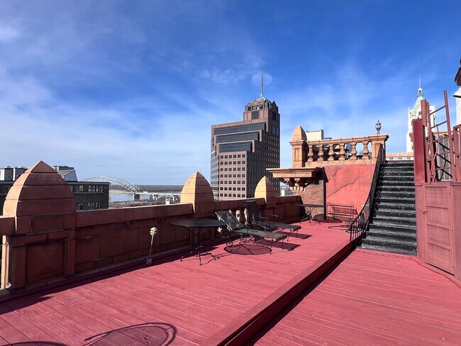 Building Photo - 10 N Main St