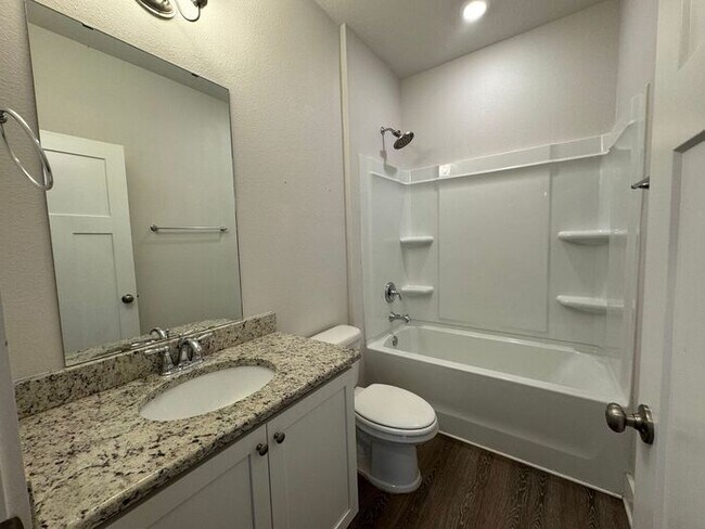 Building Photo - Gulf Breeze - Sailfish Pointe - 4 bedroom, 3 bathroom w/ 3 car garage