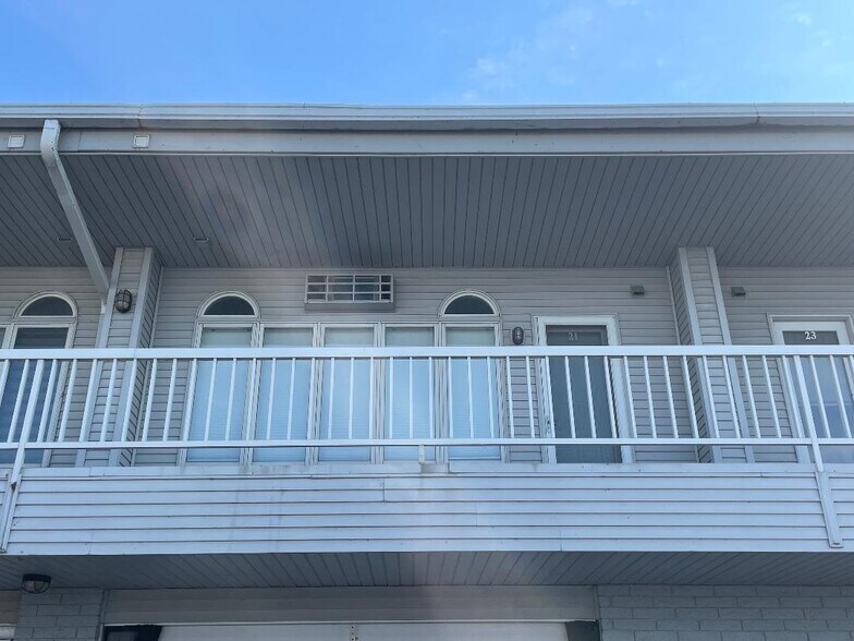 Building Photo - 21 Seabreeze Dr