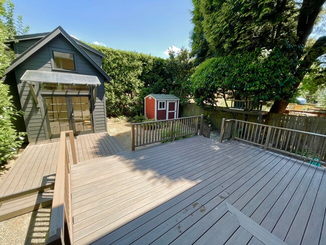 Building Photo - R0441