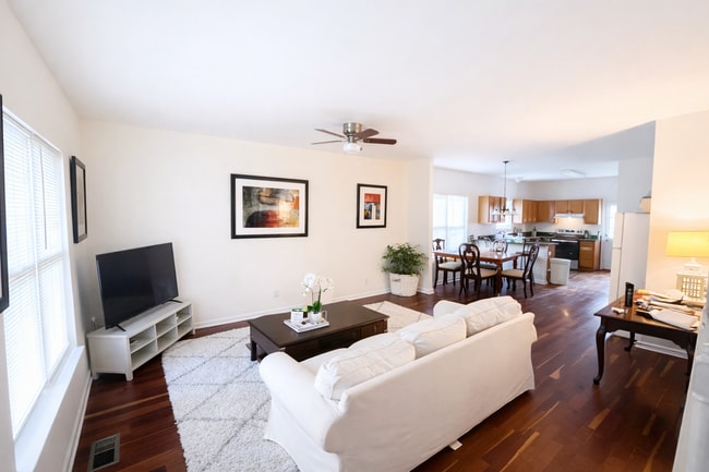 Building Photo - Affordable $190/Week Furnished Room in Westside Intown Atlanta – Utilities Included - High Speed ...