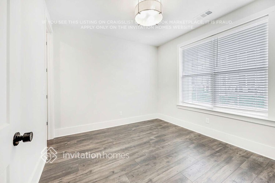 Building Photo - 244 Founders Ln