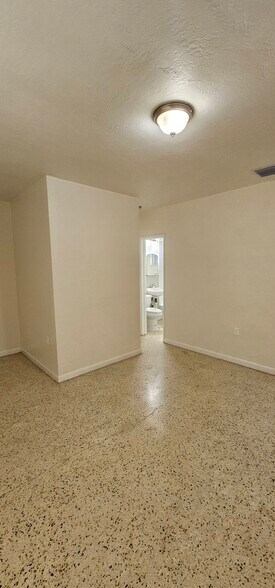 Building Photo - 535 SW 4th St