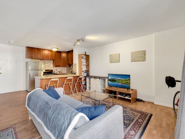 Building Photo - 950 25th St NW