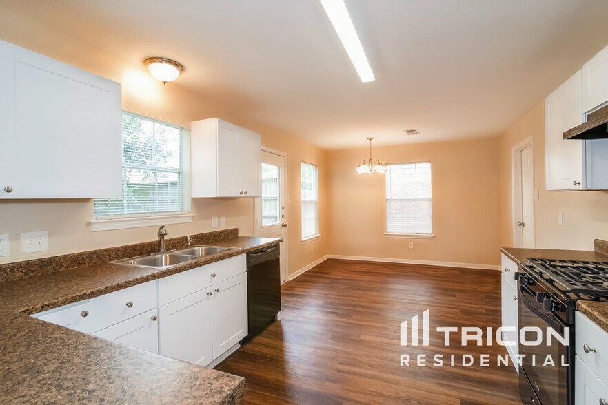 Building Photo - 3703 Bent Springs Ln