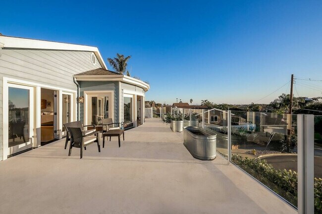 Building Photo - 1185 Tamarack Ave