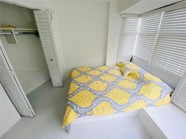 Building Photo - 1881 Washington Ave