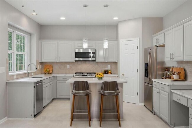 Building Photo - 770 Glastonbury Ct