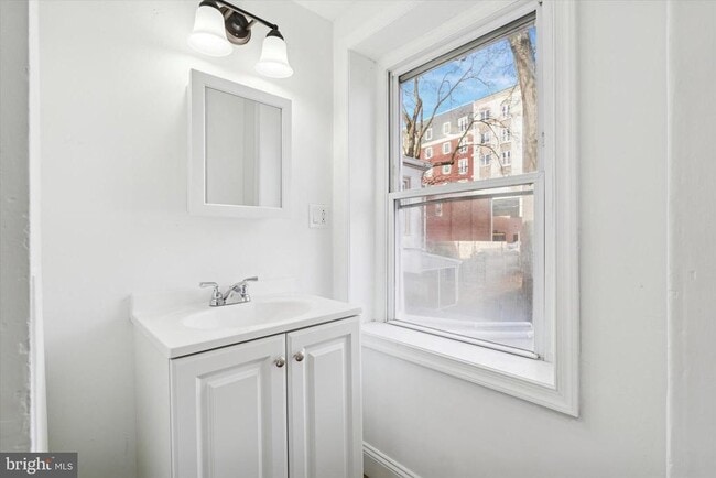 Building Photo - 135 E Miner St