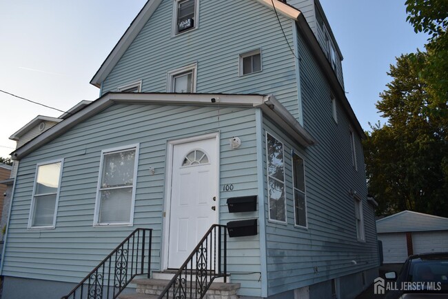 Primary Photo - 100 Randolph St