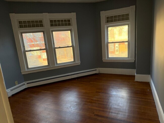 Building Photo - 175 Ashmont St