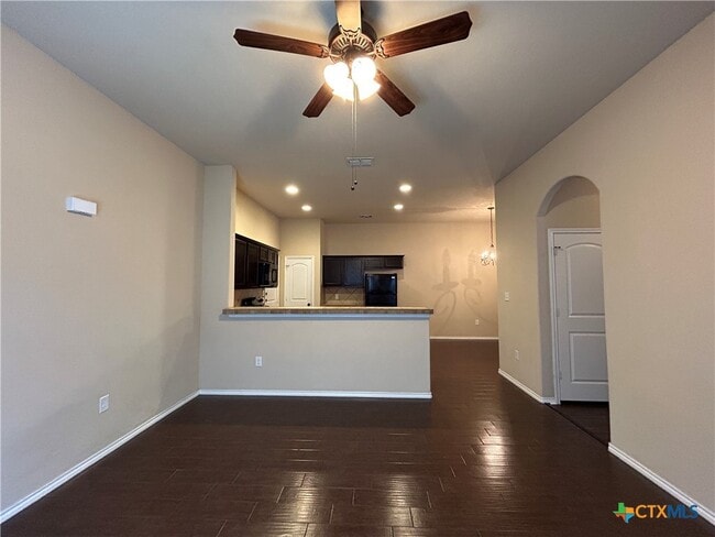 Building Photo - 697 Creekside Cir