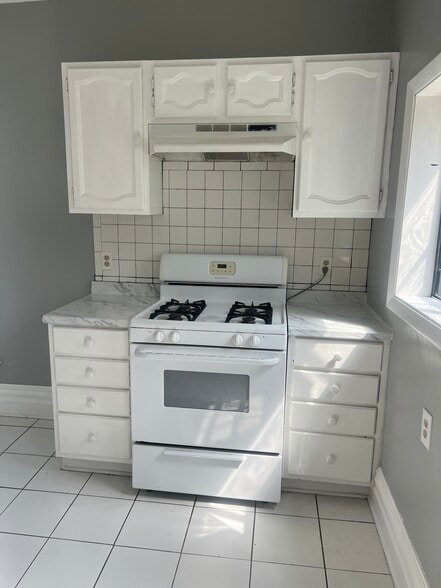 Kitchen - 414 Tusculum Ave