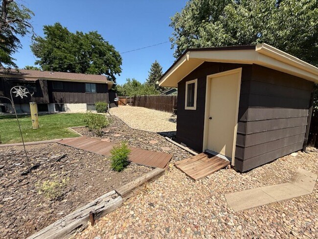 Building Photo - Unbelievable Lakewood Home