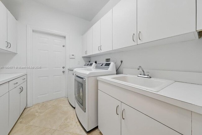 Building Photo - 2454 Provence Ct