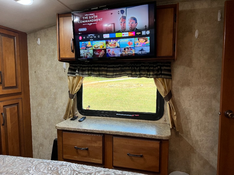 Building Photo - 7560 Chelsea Rd